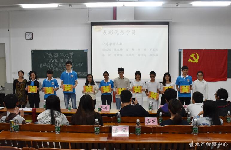 E:\英国365集团\水产传媒中心\新闻稿\青马结业\给予优秀学员颁发奖状.jpg E:\英国365集团\水产传媒中心\新闻稿\青马结业\给予优秀学员颁发奖状.jpg