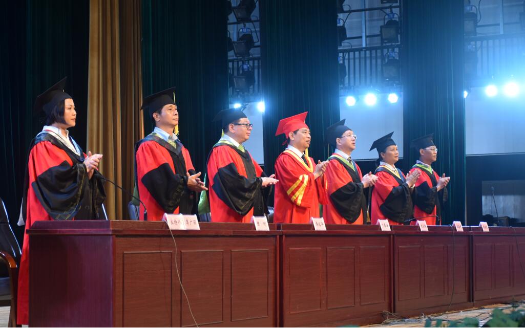 E:\英国365集团\毕业典礼\新闻报道\2018届毕业典礼(英国365集团)\毕业典礼照片\3.jpg E:\英国365集团\毕业典礼\新闻报道\2018届毕业典礼(英国365集团)\毕业典礼照片\3.jpg