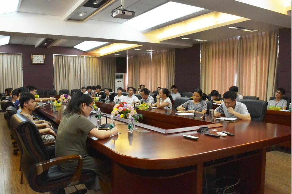 E:\英国365集团\水产传媒中心\2017.6\优秀毕业生干部座谈会\1.jpg E:\英国365集团\水产传媒中心\2017.6\优秀毕业生干部座谈会\1.jpg